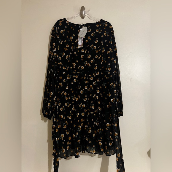 Plus Ruffle Hem Floral Mini Dress - Picture 9 of 9